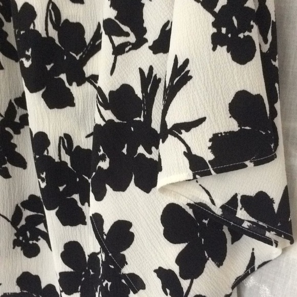 Vince Camute Black white kimono sleeve floral XS S - Picture 7 of 8